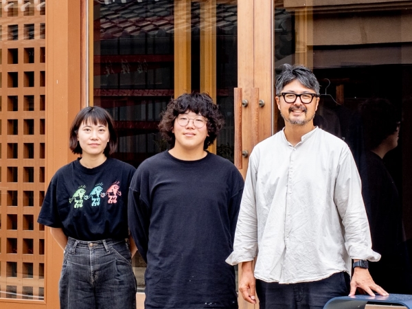 C&Cのエントランス。築95年とは思えないスタイリッシュな印象だ