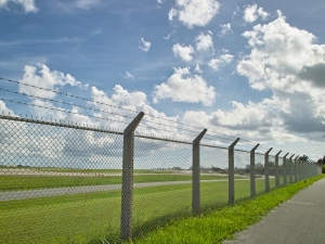 コザの街に隣接する嘉手納基地