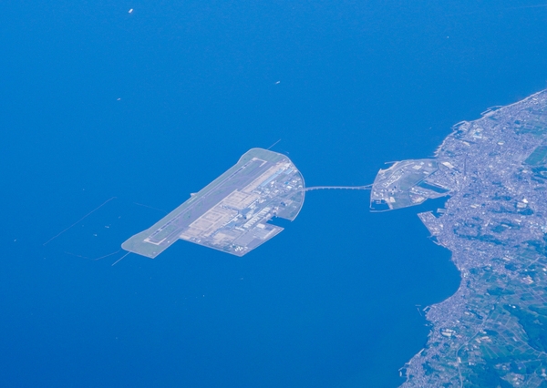 伊勢湾に浮かぶ、セントレア。この人工島に5つのホテル（※空港ターミナル内にカプセルホテルもあり）と、Aichi Sky Expoがある