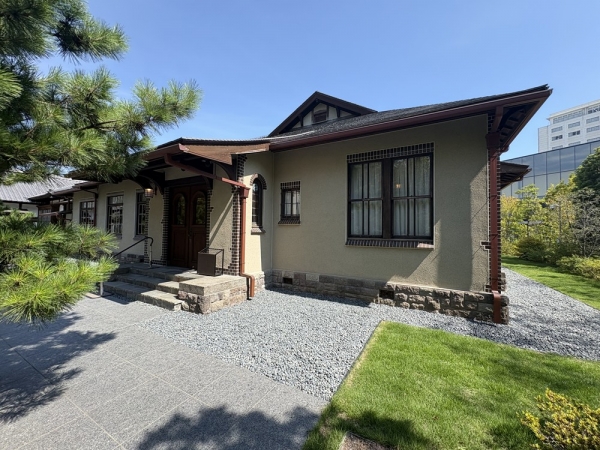 南側から見た旧渋沢邸の全景（写真：宮沢洋）