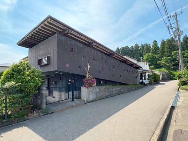 軍艦マンション」の建築家・渡邊洋治が設計した「斜めの家」。奇想天外