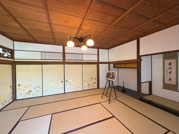 「旧渋沢邸」の南側外観（写真：宮沢洋）