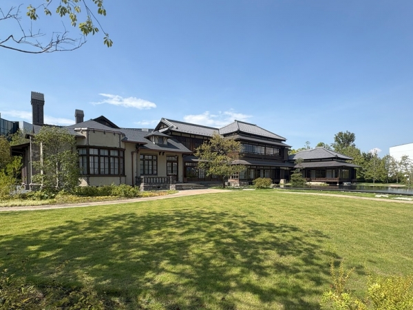 「旧渋沢邸」の南側外観（写真：宮沢洋）