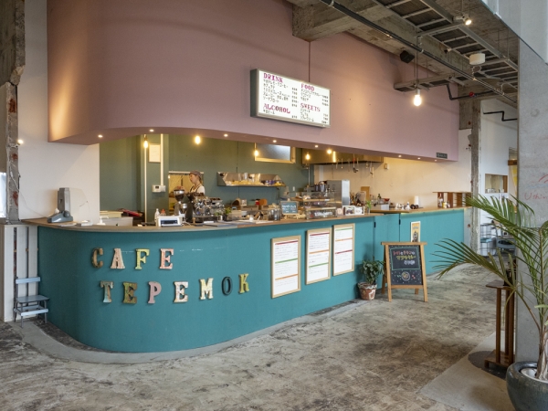 オーガニック食材を中心に販売する自然食料品店「みなとマート」