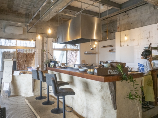 オーガニック食材を中心に販売する自然食料品店「みなとマート」