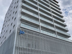 2025年5月に東京湾を望むレジデンス一体型の新社屋を建設・移転。地域経済の活性化も狙う