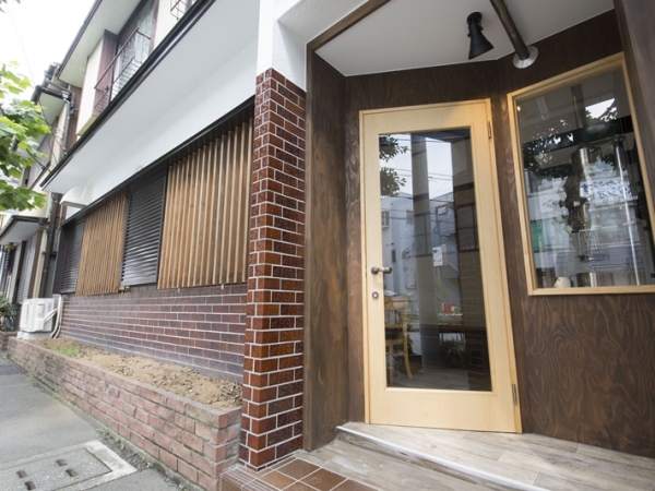 駅から離れた住宅街の中に誕生した焙煎所。かつてとは違い、商店街の中になくても商品に魅力があれば人は集まる（写真提供/旧三福不動産）