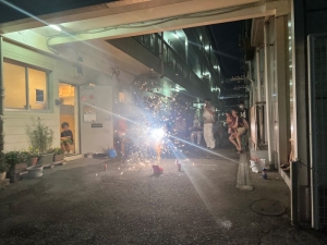 夏には入居者や近隣住人を交えた花火大会を開催。幅広い年齢層が集う