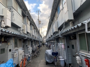 神吉氏が所有する文化住宅のひとつ。内階段式となっている