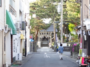 商店街から松原神社に向かう参道（写真提供/旧三福不動産）
