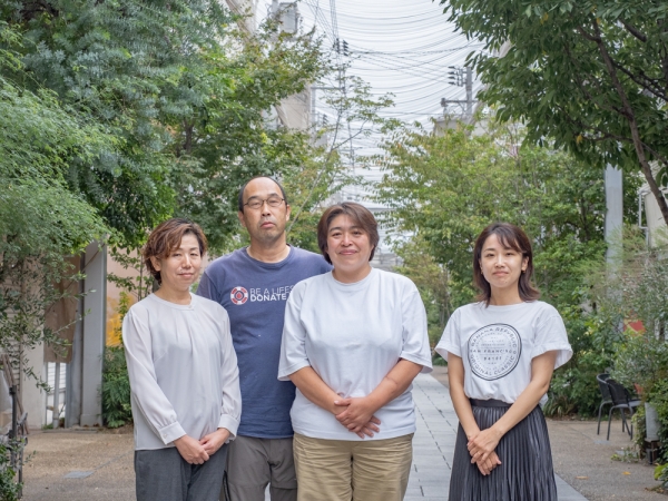 本通商店街と本通船町商店街は、アーケード改修や植樹などでリニューアルし、緑あふれる明るい雰囲気の「とおり町 Street Garden」に生まれ変わった