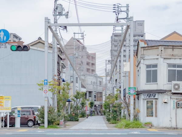 アーケード改修前の本通商店街の北口（2008年 ライター撮影）