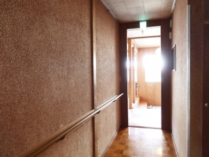 使える部分はそのまま使い、改修のコストはできるだけ抑えるようにした。壁、床、天井などの大半はそのまま（筆者撮影）