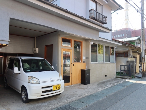 松本中央は２階に３室、１階に１室の寝室があり、それぞれ２組の布団が用意されている（筆者撮影）