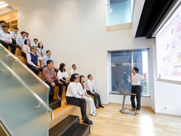 京都市西京区などと共催した「親子ハンドソープ作り体験」の様子