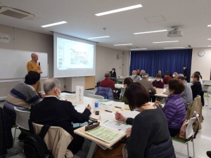 豊中マンションサミット交流会の様子。市内のマンション集合住宅40団体がコミュニティづくりについて学び交流しました。マンションのつながりづくりの好事例や課題について話し合う