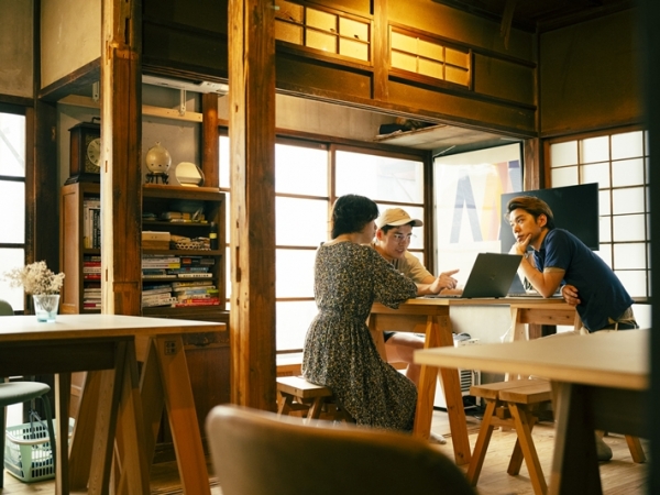 石巻から始まり、今では全国の空き家活用では知られるようになった渡邊さん（写真提供/巻組）