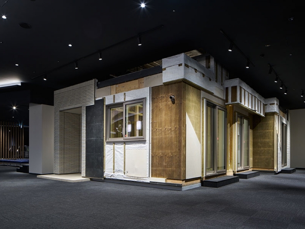 声や人の動きに反応して幻想的に形を変える「キネティックアート」