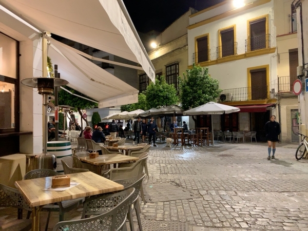 北千住駅西口の駅前通りにあり、千住のランドマークとしても親しまれてきた大橋眼科。移築再建をめざして2022年に解体され、現在は部材が倉庫に保管されている