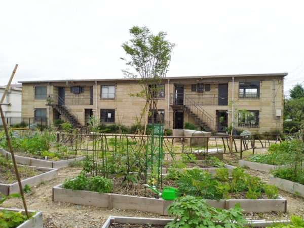 旧宮塚町住宅の外観。周辺に配された緑もあって美しい風景となっている（写真提供/芦屋市）