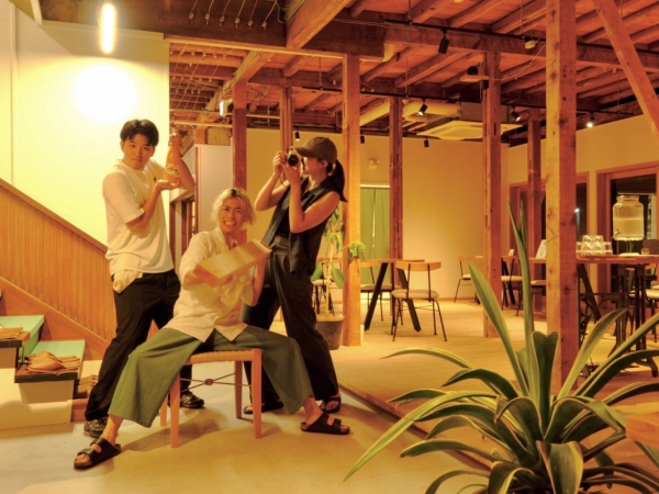 リノベーション工事前の三笠館。真ん中の2棟は減築し、ウッドデッキに変わった（画像提供：エンジョイワークス）