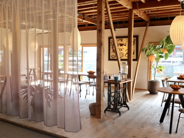 再生された紀の川三笠館の外観。近隣には神社仏閣が多く、市内でも由緒あるエリア（画像提供：エンジョイワークス）