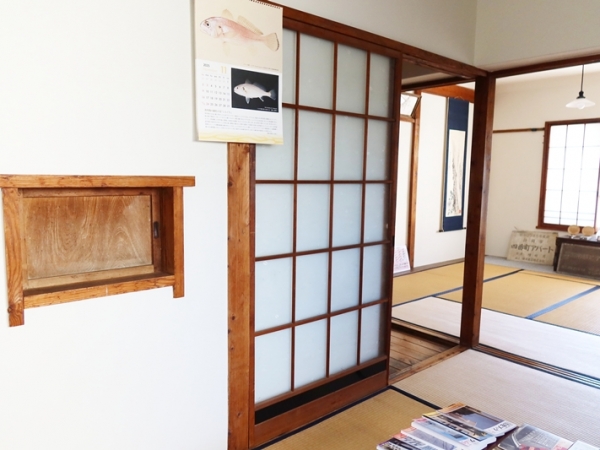 西からの火に対して中心市街地を守るように４棟の団地が並んでいる。羽衣団地は手前から２棟目、３棟目（筆者撮影）