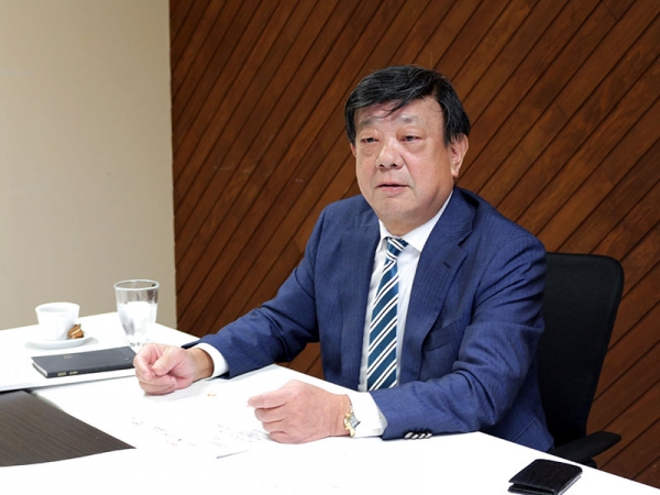 アサヒアレックスホールディングス株式会社は、暮らしやすさを総合的に追求する地域密着型企業として、新潟の住環境向上に貢献している企業だ。代表取締役会長に創業からの企業の歩みなどについて伺った。