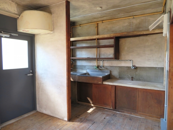 旧宮塚町住宅の外観。周辺に配された緑もあって美しい風景となっている（写真提供/芦屋市）