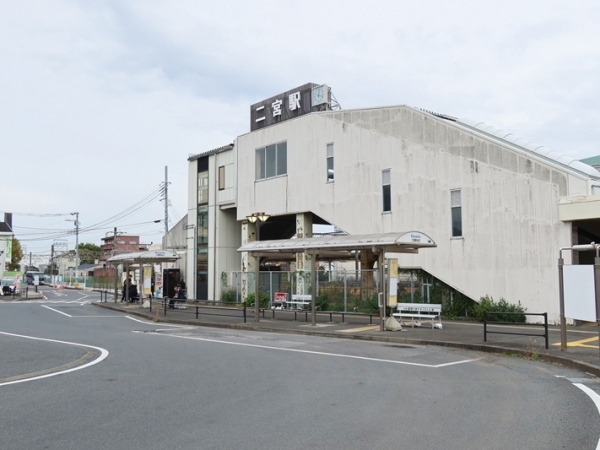 二宮駅。横浜駅からなら40分ほど、小田原駅からなら最短で10分ちょっと。海も山もあるのが二宮というまちである（筆者撮影）