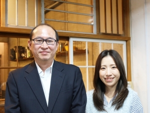 二宮団地に常駐、変化を支えてきた神奈川県住宅供給公社賃貸事業部運営企画課の金子久徳さん、小野智美さん。小野さんは地元出身だが、海側と山側はあまり交流がなく、働き始めるまで団地の存在を知らなかったそうだ（筆者撮影）