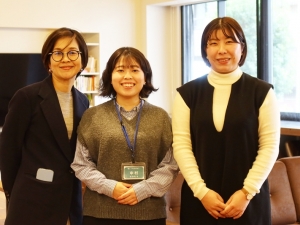 お話を伺った左から公社の賃貸事業部運営管理課の並木さん、守人の中村さん、並木さんと同じ部署の新実希帆さん。新実さんは並木さんの活動に感銘を受けて公社に入ったそうだ（筆者撮影）