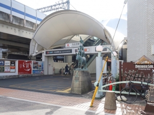 最寄り駅は東急東横線の元住吉。活気のある商店街があることでも知られるまちだ（筆者撮影）