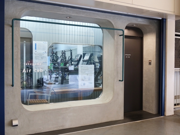 2024年自治会と一緒に大掃除する学生たち（写真提供/神奈川県住宅供給公社）