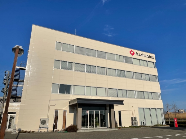 1982年に独立・創業した「朝日住建（アサヒアレックスの前身）」の外観