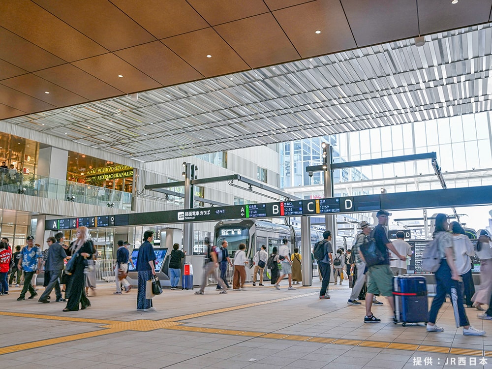広島駅南口の再整備」で路面電車の2階乗り入れと「minamoa」が開業