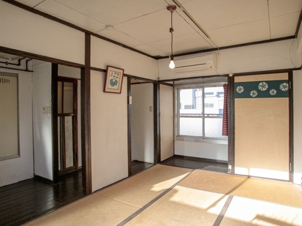 リノベーションミュージアム冷泉荘。観光名所のひとつにもなっている（写真/テトグラフ写真室）