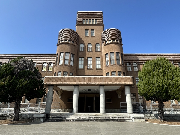 福岡市東区箱崎。2018年に九州大学箱崎キャンパスが伊都キャンパス（福岡市西区）への移転を完了させてから、約8年が経過した。100年以上にわたり九州の知の集積地として機能してきた広大な敷地は、いよいよ具体的な土地利用へと動き出す。