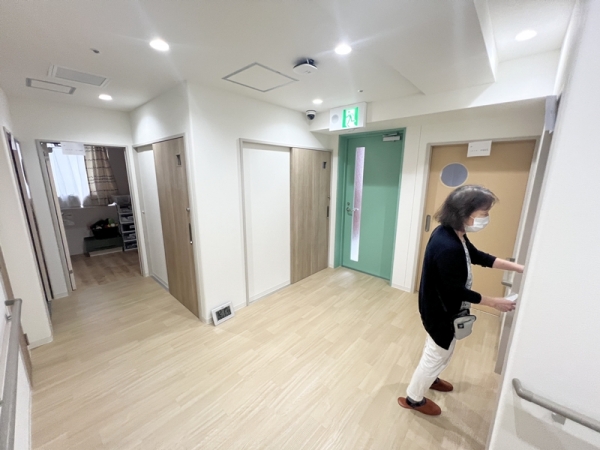 現在の中津学園で子ども達が生活しているフロアの平面図。自室のほか、自分で選べる複数の居場所が用意されている（写真提供/中津学園）