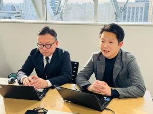 中野区都市基盤部住宅課 會田智浩氏（左）、中野区健康福祉部生活援護課 網野和弥氏（右）を中心に実状を語ってもらった