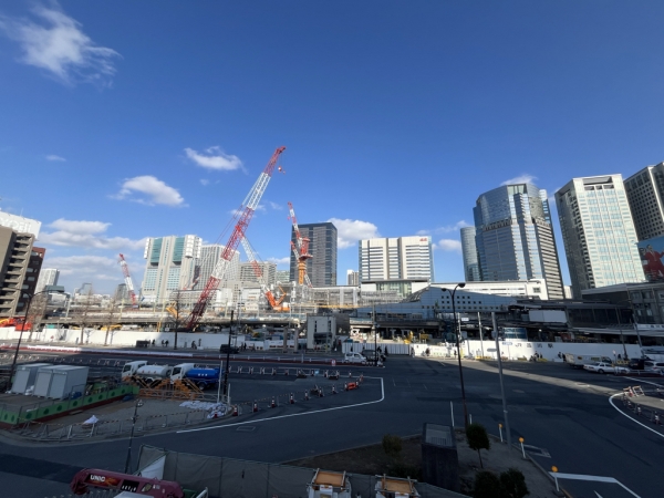 品川駅西口の港区高輪三丁目の一部地域で大規模な市街地再編が進められている。再開発の背景と手続きの経緯を解説していこう。