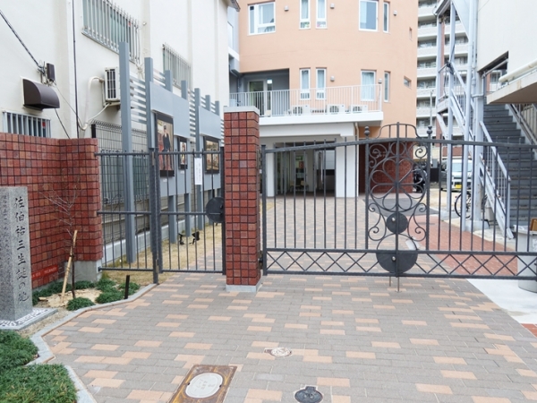 これまで公道から奥まった場所にあって何があるか分からなかった場所を視覚的に開く工夫がなされた（図面提供/中津学園）