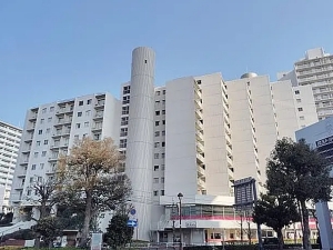 今から50年前、1976年（昭和51年）に完成した「与野ハウス」。オフィスビルで培われた技術を住宅に応用した