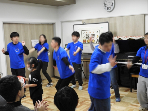 地元の人達に光徳寺善隣館、中津学園の存在をお披露目するために開かれたマルシェ。多くの人で賑わった（写真提供/中津学園）