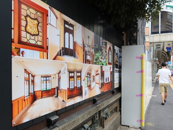 解体を目前にクラウドファンディングが始まり、塀にはその告知が掲出された（筆者撮影。2022年）