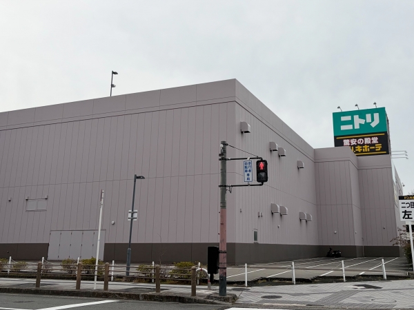 当初の計画通りに建築された「りんくうゲートタワービル」（現・SiSりんくうタワー）