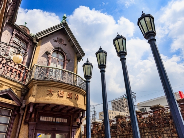 北千住駅の近く、商店街沿いにあった大橋眼科。途中で建替えられており、それほど築年数は古くはなかったが、まちのシンボルだった（写真提供/MINGLE Design Office）