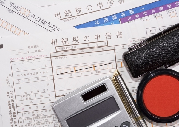 賃貸アパートを建てて評価額を圧縮するスキームが広く活用されてきた（画像はイメージ）