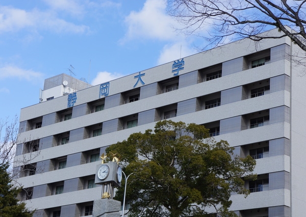 学部の新設など、あの手この手で若年層を引き留めようとするが…（画像はイメージ）