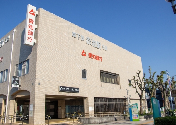 ▲「赤池」は地下鉄鶴舞線と名鉄三河線の結節ターミナル。大手企業の支店機能が集積する「名古屋」と三河の自動車関連企業の本社・工場が集まる「豊田」の2都心どちらにも30分圏内でアクセスできる利便性は“トヨタ系”のビジネスパーソンファミリーとも相性が良い。地下鉄鶴舞線の始発駅のため、朝のラッシュ時も座って通勤・通学が可能となる点も魅力だ